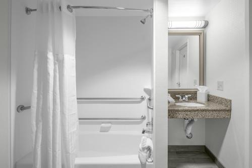 Hilton Garden Inn Wilmington Mayfaire Town Center - image 5
