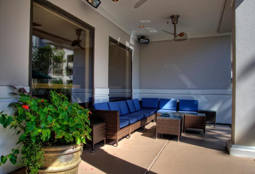 Hampton Inn & Suites Wilmington/Wrightsville Beach - image 3