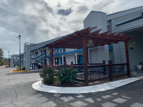 Baymont by Wyndham Wilmington - image 2