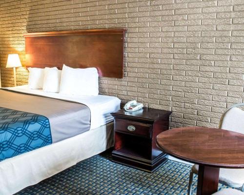 Rodeway Inn & Suites Wilmington North - image 2