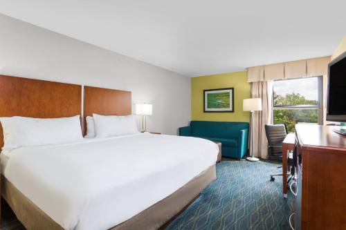 Holiday Inn Express & Suites Wilmington-University Center an IHG Hotel - image 5