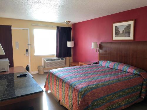 Red Carpet Inn Wilmington - image 2