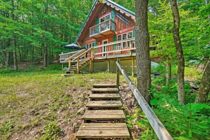 Cozy treetop Hideaway By Harriman Reservoir Wilmington Vermont