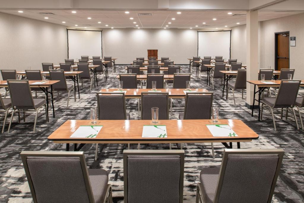 Holiday Inn Portland South/Wilsonville an IHG Hotel - image 3