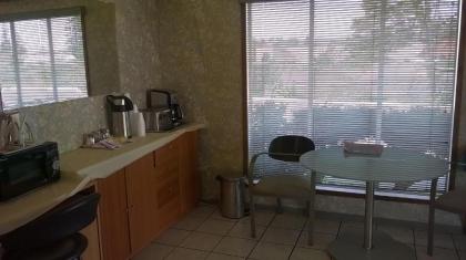 Snooz Inn - image 13