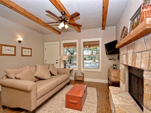 Cabins at Flite Acres-Texas Sage - image 4