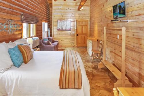 Wimberley Log Cabins Resort and Suites - Unit 4 - main image