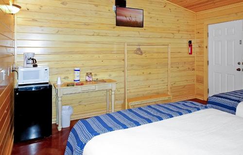 Wimberley Log Cabins Resort and Suites - Unit 5 - main image