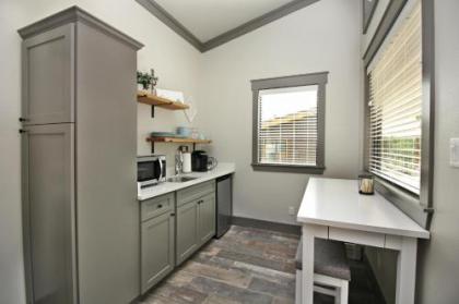 Green Acres Cottages - Fredericksburg Suite - image 2