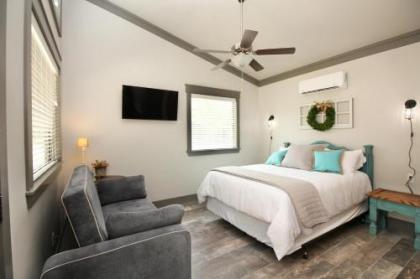 Green Acres Cottages - New Braunfels Suite - image 1