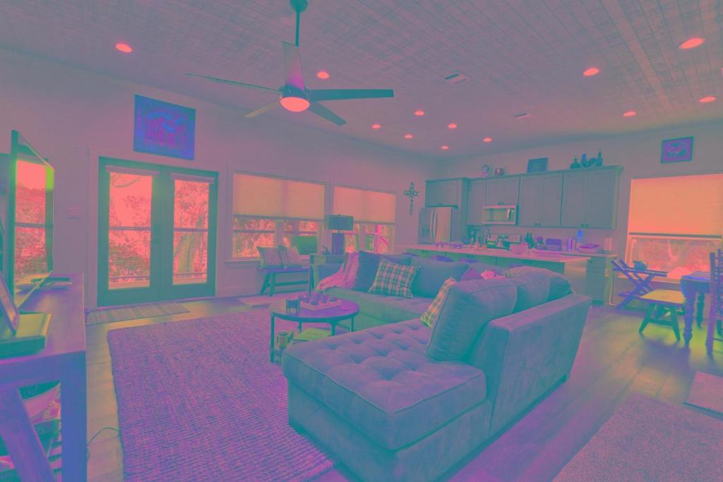 Wimberley Country Luxe - image 6