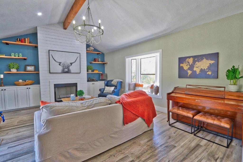 Pancho and Lefty's Place - main image