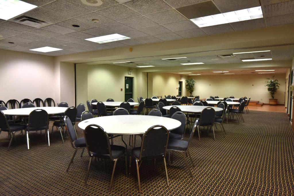 Red Roof Inn Lexington - Winchester - image 5