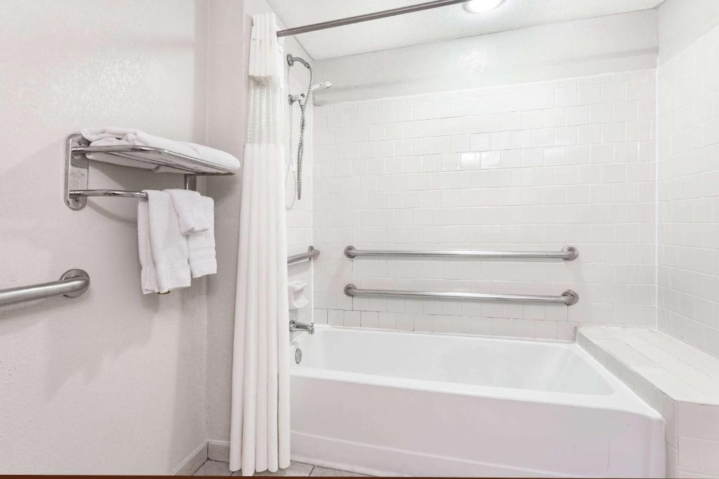 Travelodge by Wyndham Winchester - image 3