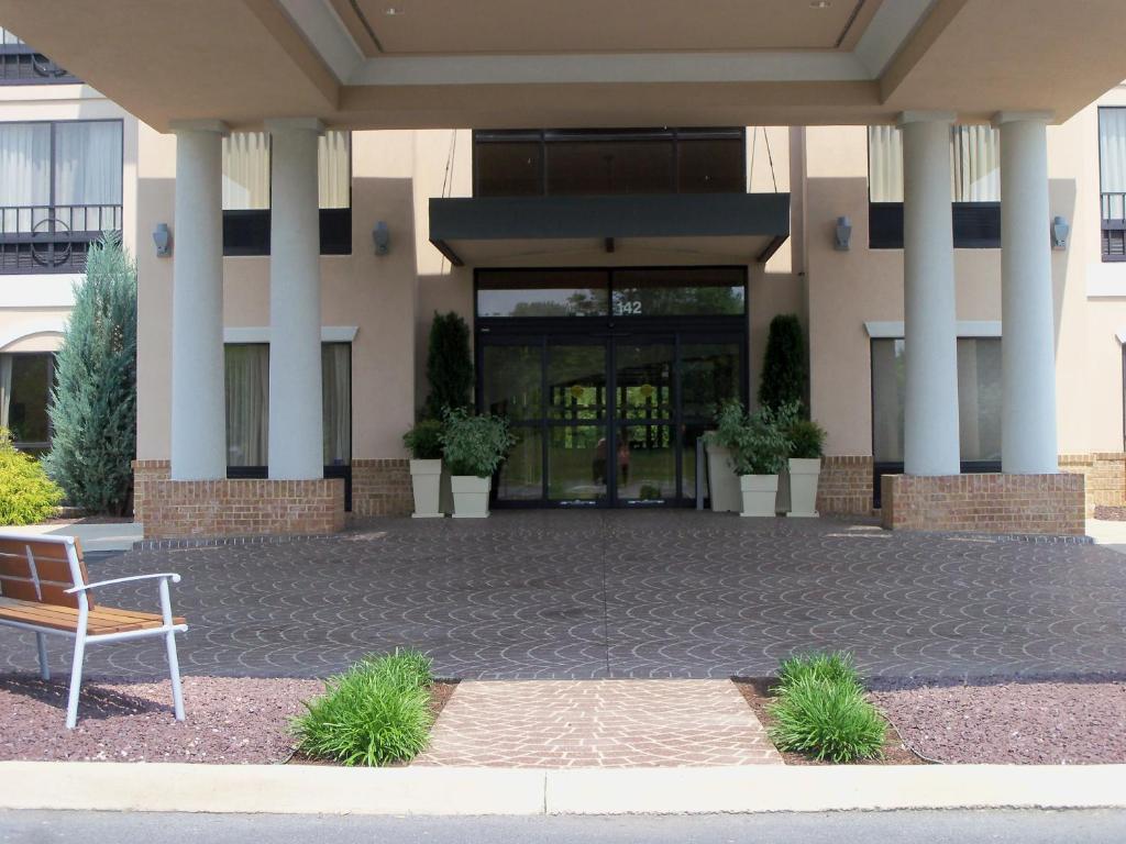 Holiday Inn Express and Suites Winchester an IHG Hotel - image 5