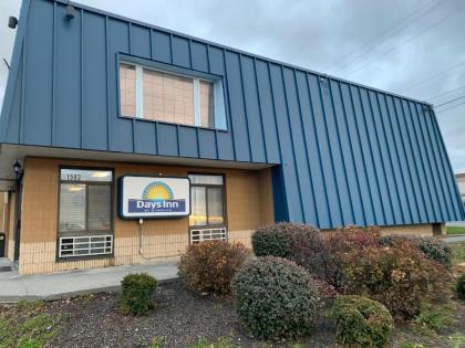 Days Inn by Wyndham Winchester - image 2