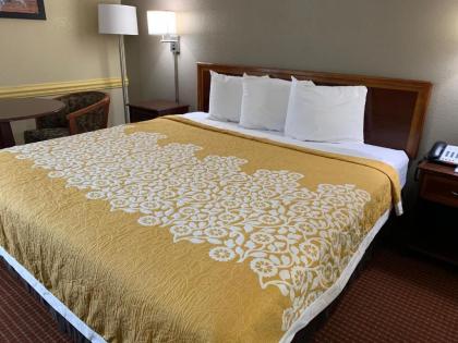 Days Inn by Wyndham Winchester - image 5