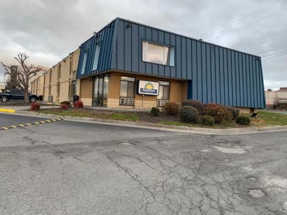 Days Inn by Wyndham Winchester - image 6