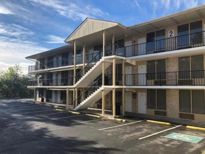 APM Inn and Suites - image 2