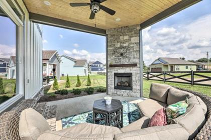 Luxe Modern Retreat Walk to Tims Ford Lake!