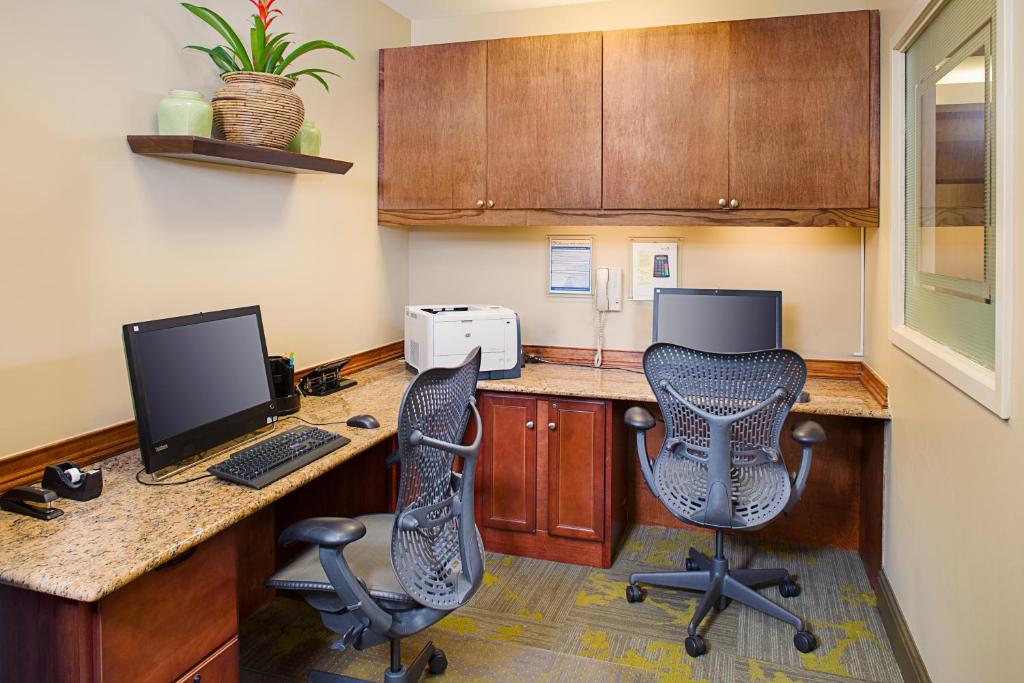 Hilton Garden Inn Hartford North-Bradley International Airport - image 5