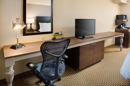 Hilton Garden Inn Hartford North-Bradley International Airport - image 9