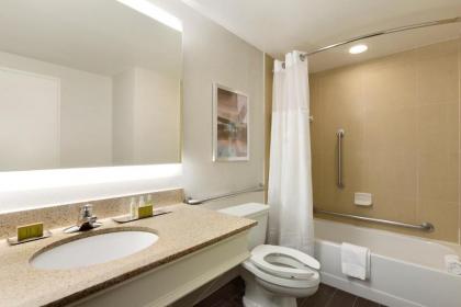 DoubleTree by Hilton Bradley International Airport - image 10