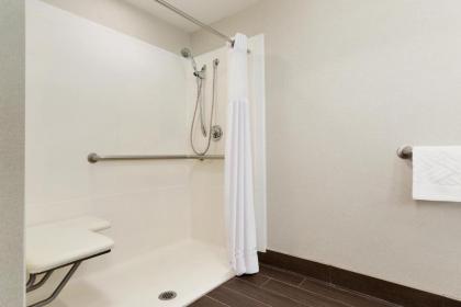 DoubleTree by Hilton Bradley International Airport - image 11