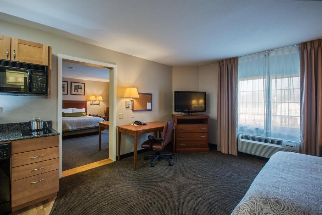 Candlewood Suites Windsor Locks an IHG Hotel - image 4