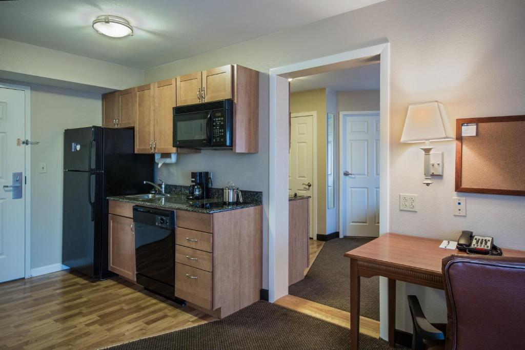 Candlewood Suites Windsor Locks an IHG Hotel - image 5