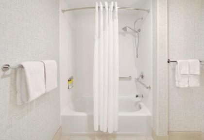 Holiday Inn Express & Suites Bradley Airport an IHG Hotel - image 21