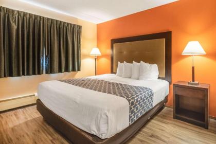 Econo Lodge Inn & Suites Windsor - image 18