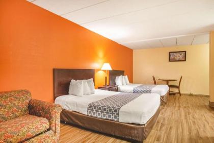 Econo Lodge Inn & Suites Windsor - image 20