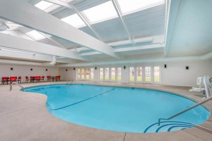 Ramada by Wyndham Windsor Locks - image 13