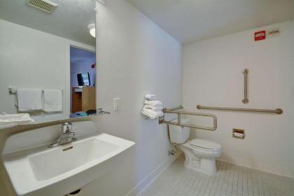 Motel 6-Windsor Locks CT - Hartford - image 11