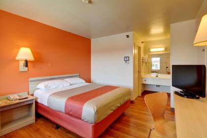 Motel 6-Windsor Locks CT - Hartford - image 15