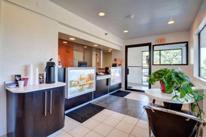 Motel 6-Windsor Locks CT - Hartford - image 2