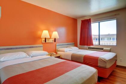 Motel 6-Windsor Locks CT - Hartford - image 4