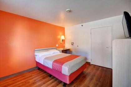 Motel 6-Windsor Locks CT - Hartford - image 8