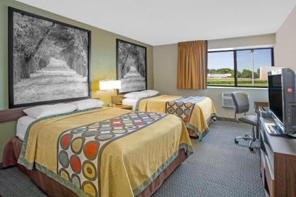 Super 8 by Wyndham Windsor/Madison North - image 13