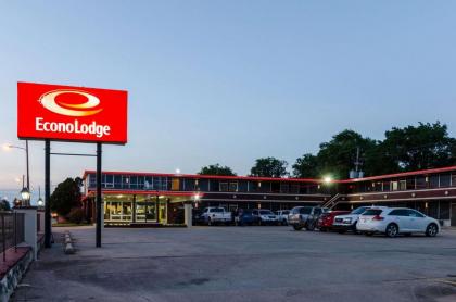 Econo Lodge Winfield - image 13