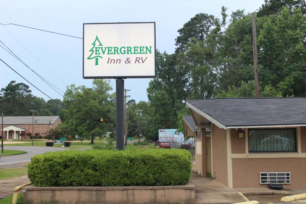 Evergreen Inn and R.V. - main image