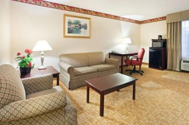 Holiday Inn Express Winston-Salem an IHG Hotel - image 2