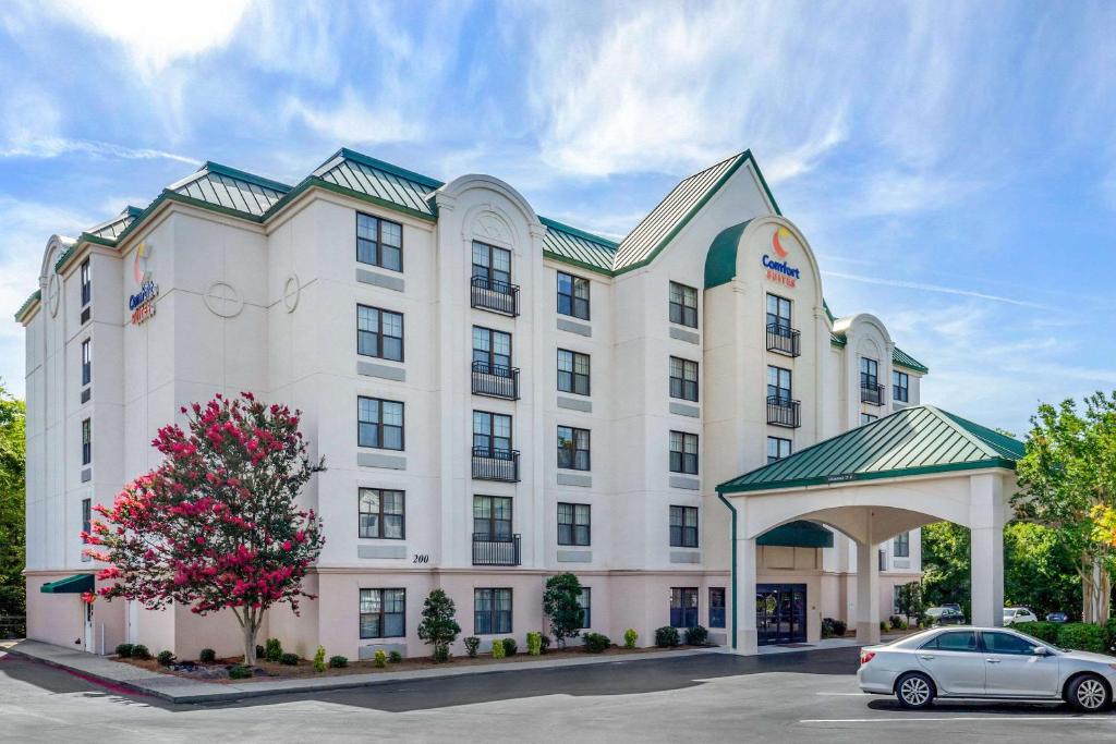 Comfort Suites Hanes Mall - image 3