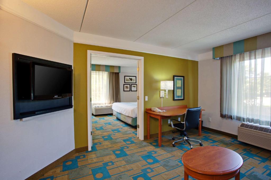 La Quinta by Wyndham Winston-Salem - image 4