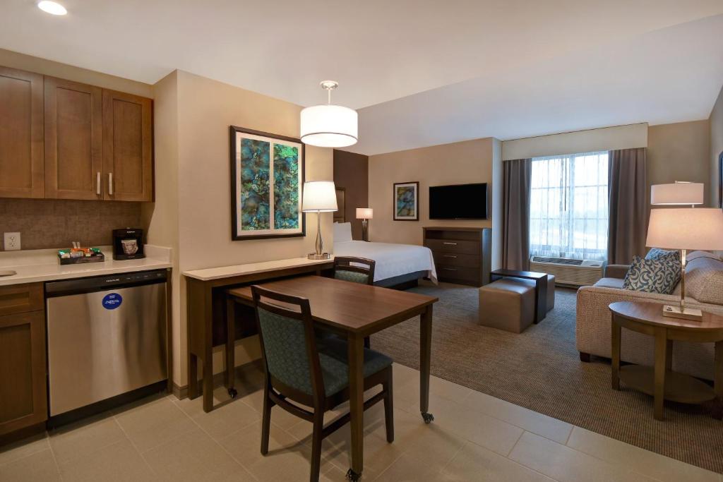 Homewood Suites By Hilton Orlando Flamingo Crossings Fl - image 2
