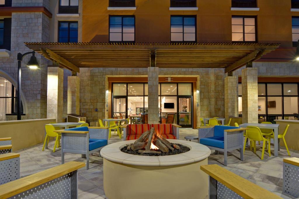 Home2 Suites By Hilton Orlando Flamingo Crossings FL - image 5