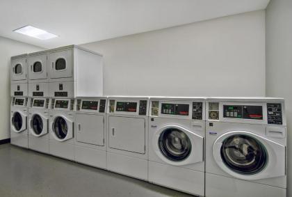 Fairfield by Marriott Inn & Suites Orlando at FLAMINGO CROSSINGS® Town Center - image 11