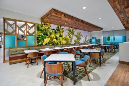 Fairfield by Marriott Inn & Suites Orlando at FLAMINGO CROSSINGS® Town Center - image 7