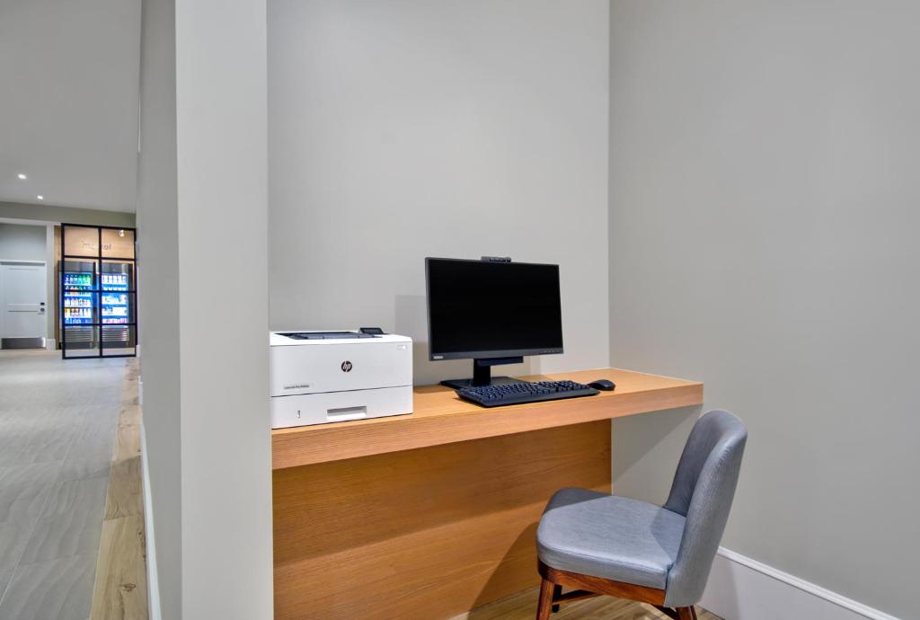 Residence Inn by Marriott Orlando at FLAMINGO CROSSINGS Town Center - image 2